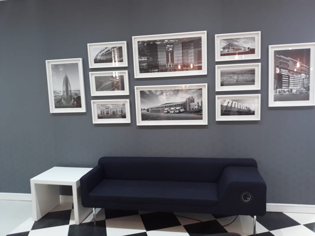 Professional picture hanging service and custom made frame mirror supplier